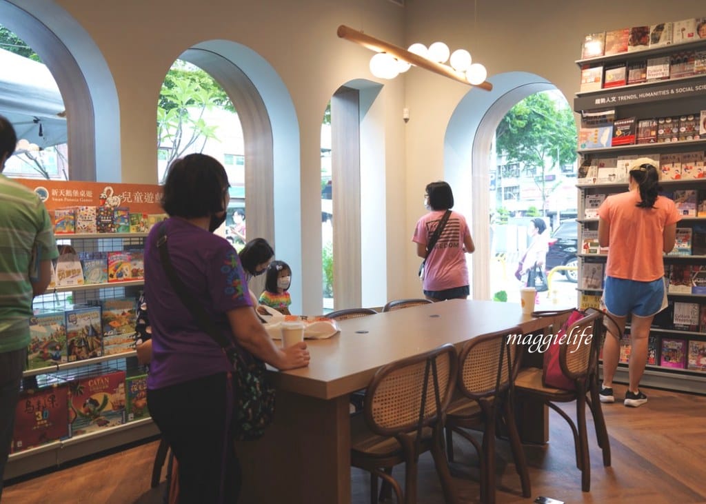誠品生活時光板橋三民店，板橋新景點最美的獨棟Villa誠品書店，秒飛國外度假風格