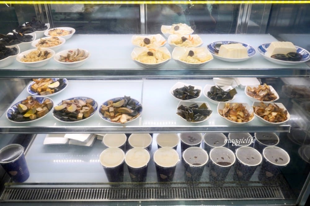 雨川食堂，金門高粱肉燥飯，一條根雞湯，超級好吃的