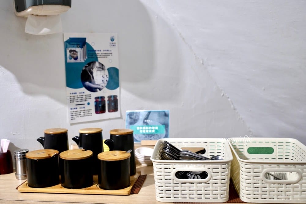 雨川食堂，金門高粱肉燥飯，一條根雞湯，超級好吃的