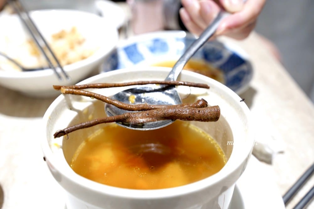 金門小吃|雨川食堂,一條根雞湯,高粱肉燥飯連在地人都大推,好吃到噴淚! - 第18張圖 金門小吃|雨川食堂,一條根雞湯,高粱肉燥飯連在地人都大推,好吃到噴淚!