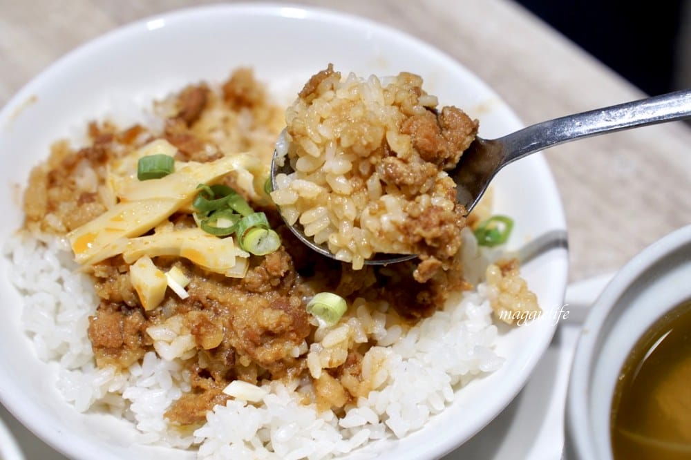 雨川食堂，金門高粱肉燥飯，一條根雞湯，超級好吃的