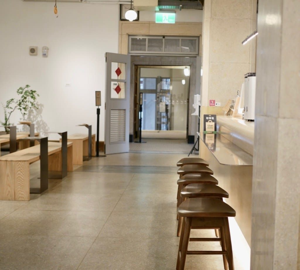 台北車站古蹟咖啡|COFFEE TO 國家攝影文化中心咖啡廳,隱身在80年日式古蹟之中的美好咖啡廳,不限時/外帶! - 第6張圖 台北車站古蹟咖啡|COFFEE TO 國家攝影文化中心咖啡廳,隱身在80年日式古蹟之中的美好咖啡廳,不限時/外帶!