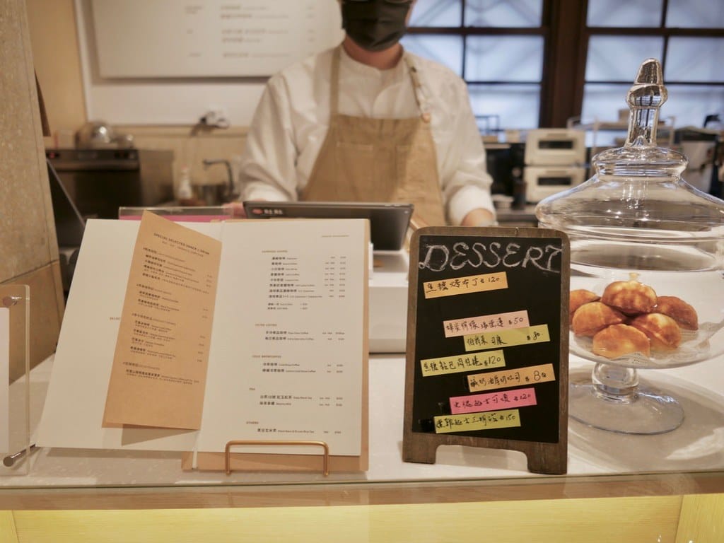 台北車站古蹟咖啡｜COFFEE TO 國家攝影文化中心咖啡廳，隱身在80年日式古蹟之中的美好咖啡廳，不限時/外帶！