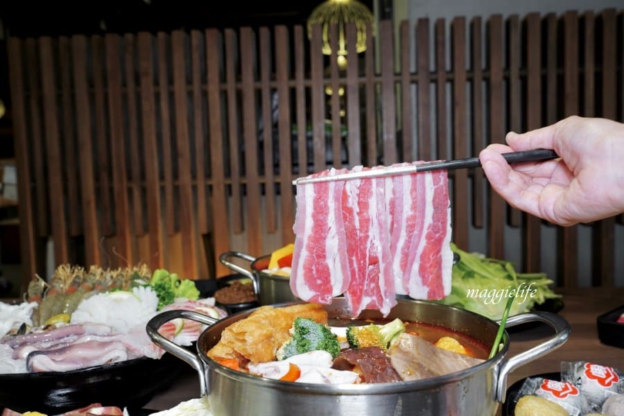 西門火鍋｜前鎮水產火鍋吃到飽只要598，花蟹，干貝，鮮蝦，生魚片，海鮮，通通吃到飽！我心中台北第一名的火鍋吃到飽！