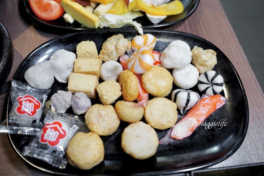 西門火鍋｜前鎮水產火鍋吃到飽只要598，花蟹，干貝，鮮蝦，生魚片，海鮮，通通吃到飽！我心中台北第一名的火鍋吃到飽！