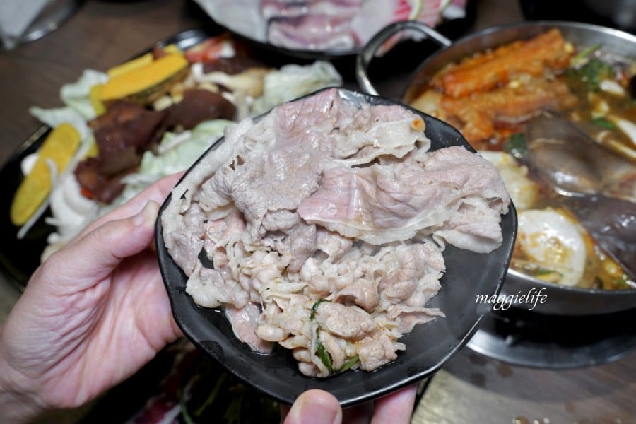 西門火鍋｜前鎮水產火鍋吃到飽只要598，花蟹，干貝，鮮蝦，生魚片，海鮮，通通吃到飽！我心中台北第一名的火鍋吃到飽！