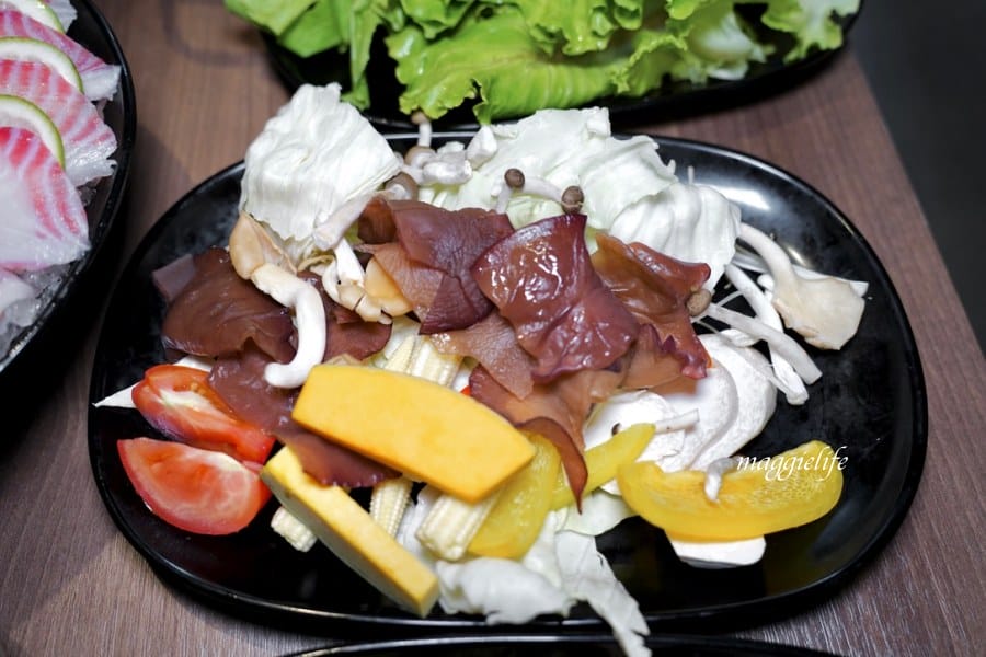 西門火鍋｜前鎮水產火鍋吃到飽只要598，花蟹，干貝，鮮蝦，生魚片，海鮮，通通吃到飽！我心中台北第一名的火鍋吃到飽！