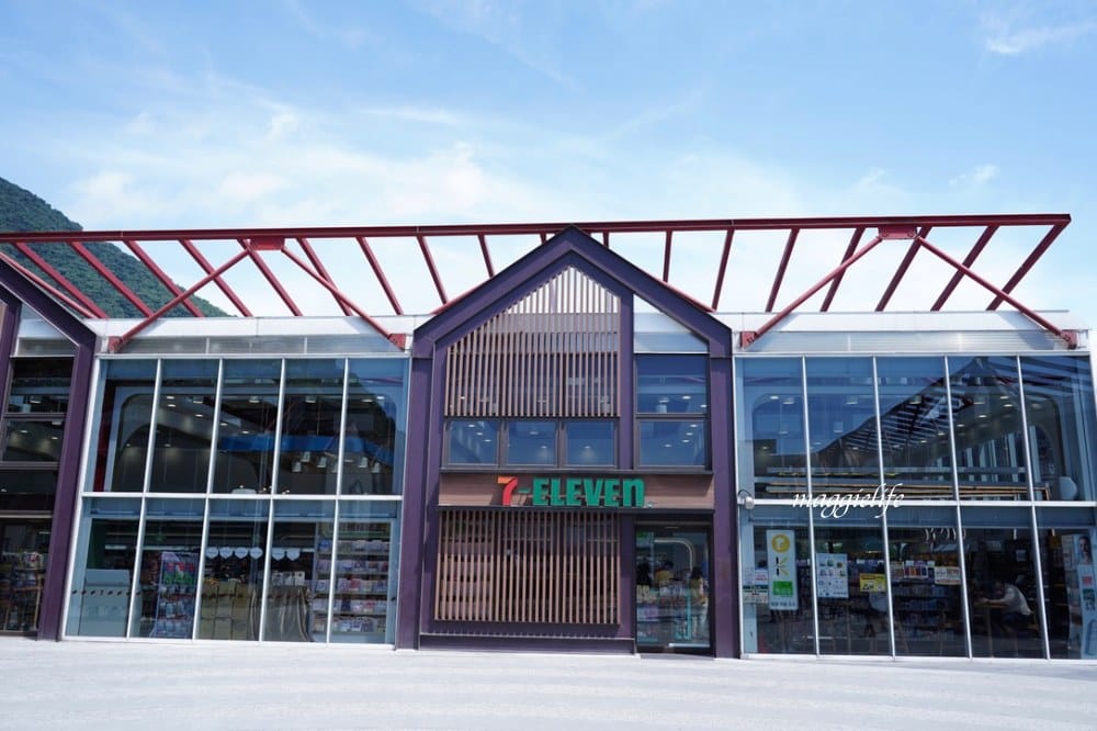 花蓮台泥DAKA園區:特色質感星巴克,漂浮3D斑馬線,小7,水舞秀,蘇花改必經休息站! - 第16張圖 花蓮台泥DAKA園區:特色質感星巴克,漂浮3D斑馬線,小7,水舞秀,蘇花改必經休息站!