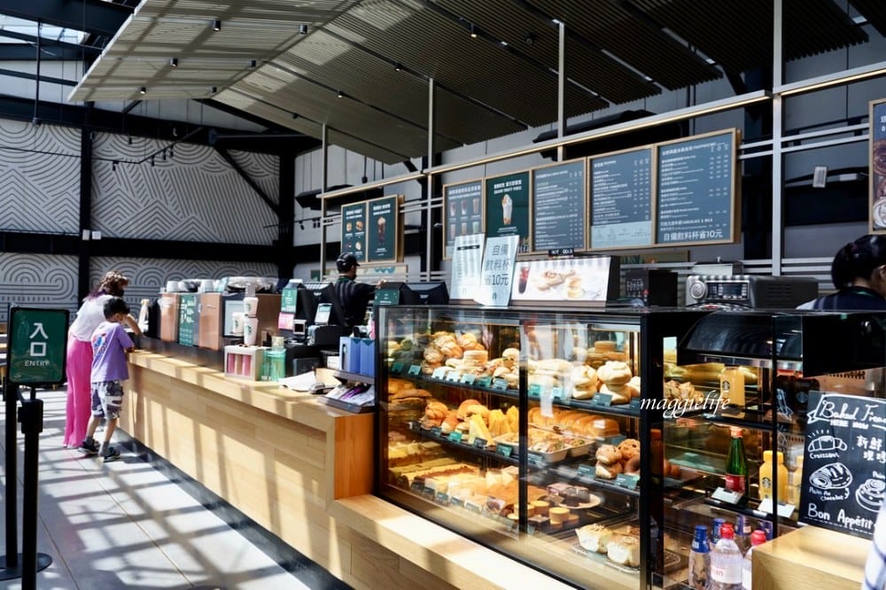 花蓮台泥DAKA園區:特色質感星巴克,漂浮3D斑馬線,小7,水舞秀,蘇花改必經休息站! - 第14張圖 花蓮台泥DAKA園區:特色質感星巴克,漂浮3D斑馬線,小7,水舞秀,蘇花改必經休息站!