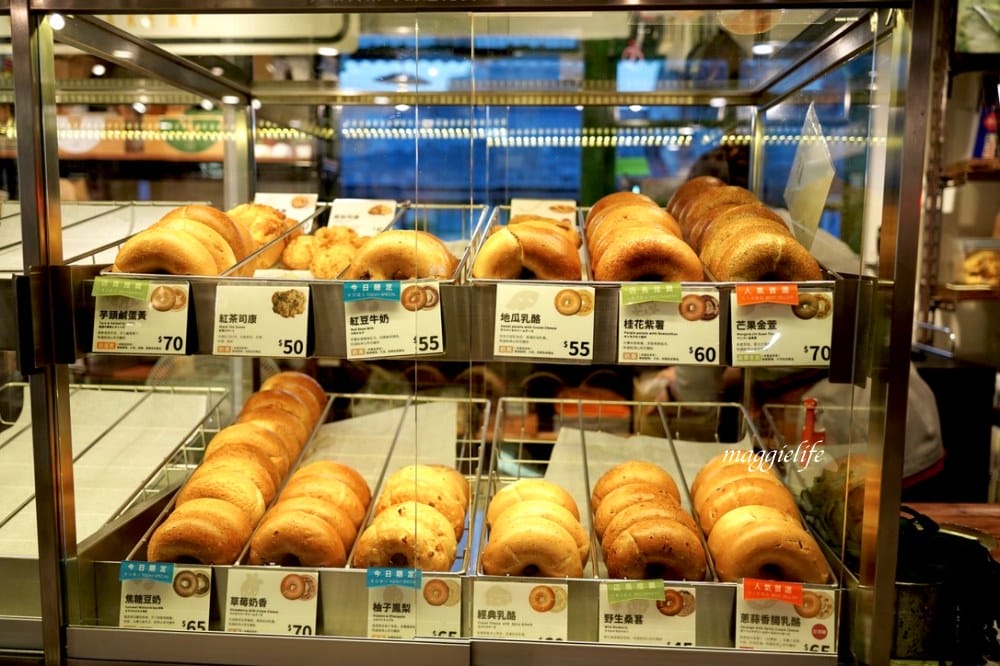 好丘信義店|好丘貝果聯手米其林名廚James ,打造10款星級主廚手做食材真食貝果,生食級煙燻鮭魚好吃到流淚!四四南村晚上還有超好拍免費光雕秀! - 第54張圖 好丘信義店|好丘貝果聯手米其林名廚James ,打造10款星級主廚手做食材真食貝果,生食級煙燻鮭魚好吃到流淚!四四南村晚上還有超好拍免費光雕秀!