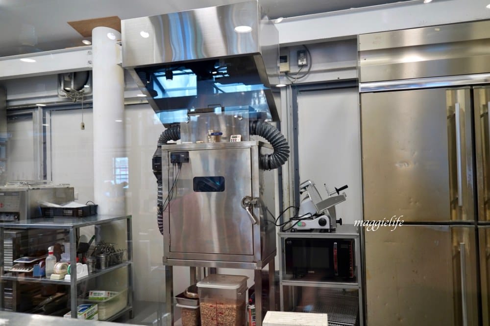 好丘信義店|好丘貝果聯手米其林名廚James ,打造10款星級主廚手做食材真食貝果,生食級煙燻鮭魚好吃到流淚!四四南村晚上還有超好拍免費光雕秀! - 第23張圖 好丘信義店|好丘貝果聯手米其林名廚James ,打造10款星級主廚手做食材真食貝果,生食級煙燻鮭魚好吃到流淚!四四南村晚上還有超好拍免費光雕秀!