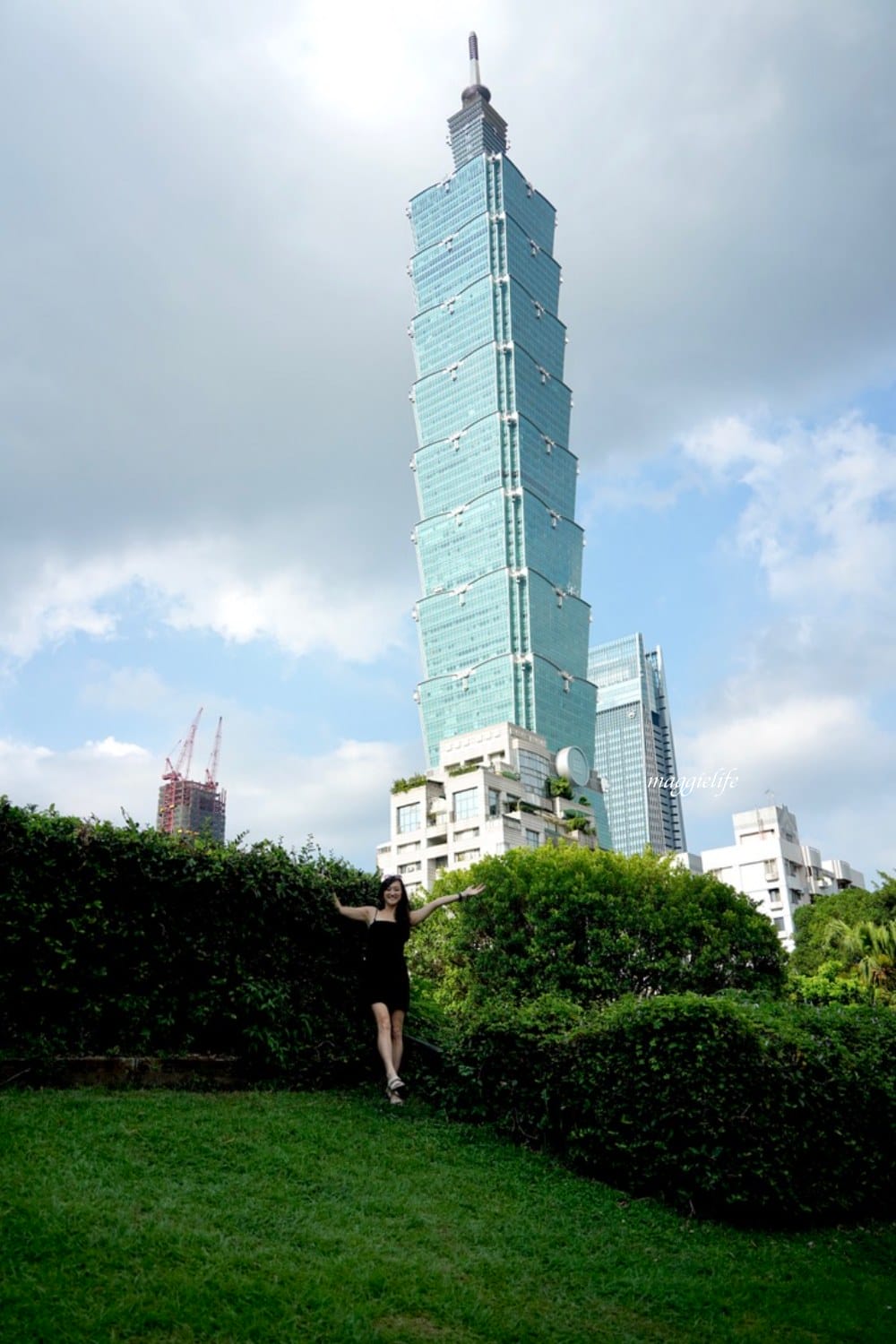 好丘信義店|好丘貝果聯手米其林名廚James ,打造10款星級主廚手做食材真食貝果,生食級煙燻鮭魚好吃到流淚!四四南村晚上還有超好拍免費光雕秀! - 第4張圖 好丘信義店|好丘貝果聯手米其林名廚James ,打造10款星級主廚手做食材真食貝果,生食級煙燻鮭魚好吃到流淚!四四南村晚上還有超好拍免費光雕秀!