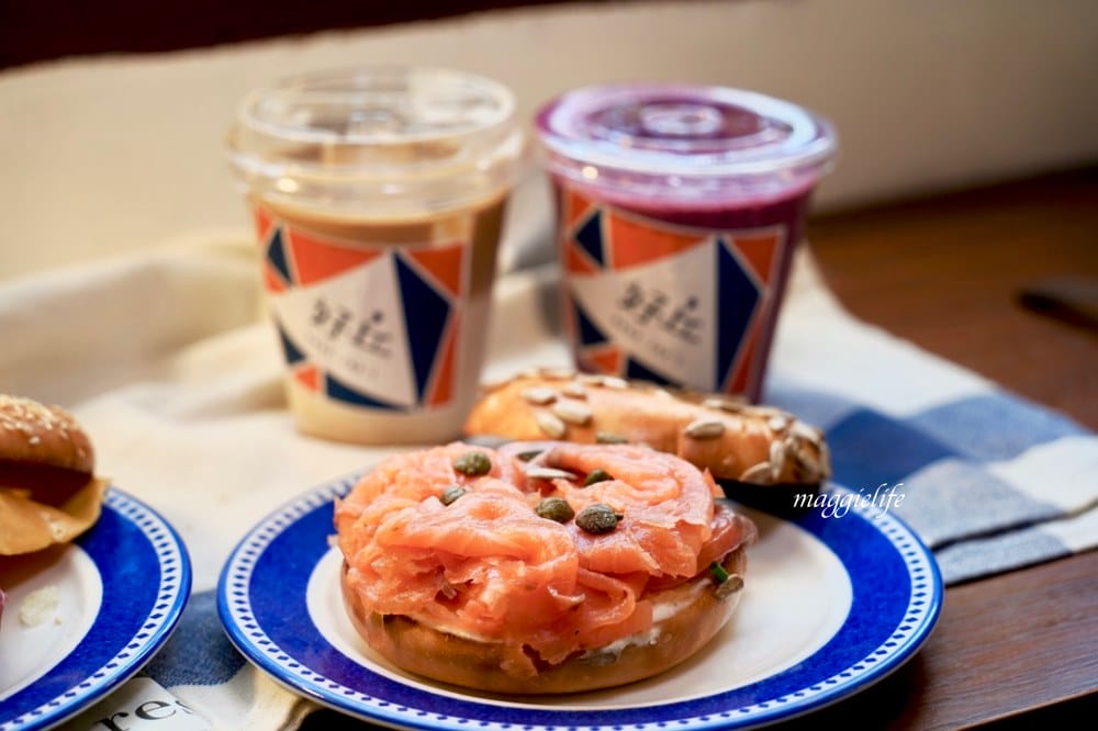 好丘信義店|好丘貝果聯手米其林名廚James ,打造10款星級主廚手做食材真食貝果,生食級煙燻鮭魚好吃到流淚!四四南村晚上還有超好拍免費光雕秀! - 第32張圖 好丘信義店|好丘貝果聯手米其林名廚James ,打造10款星級主廚手做食材真食貝果,生食級煙燻鮭魚好吃到流淚!四四南村晚上還有超好拍免費光雕秀!