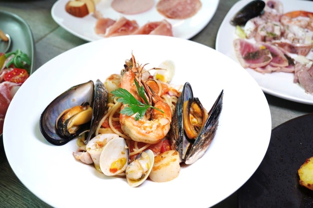 台北寒舍艾麗酒店 LA FARFALLA 義式餐廳，義式半自助 Buffet 浪漫約會看101!