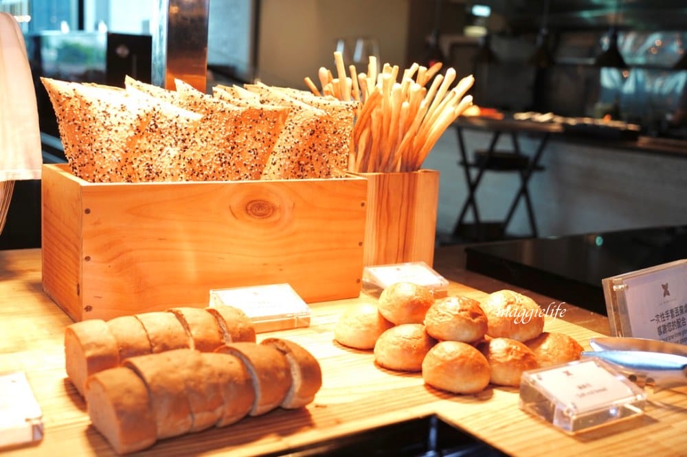 台北寒舍艾麗酒店 LA FARFALLA 義式餐廳，義式半自助 Buffet 浪漫約會看101!