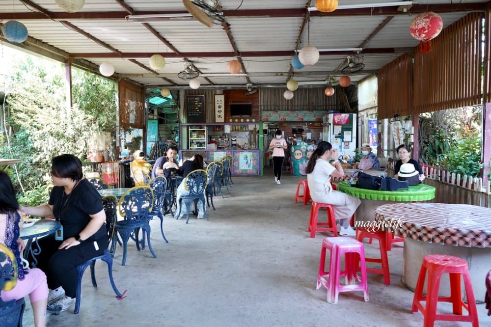 桃園觀音景點，蓮荷園休閒農場，賞蓮花坐大王蓮當拇指公主，盪鞦韆，搭小木船超多美拍場景，還可以吃蓮子冰！