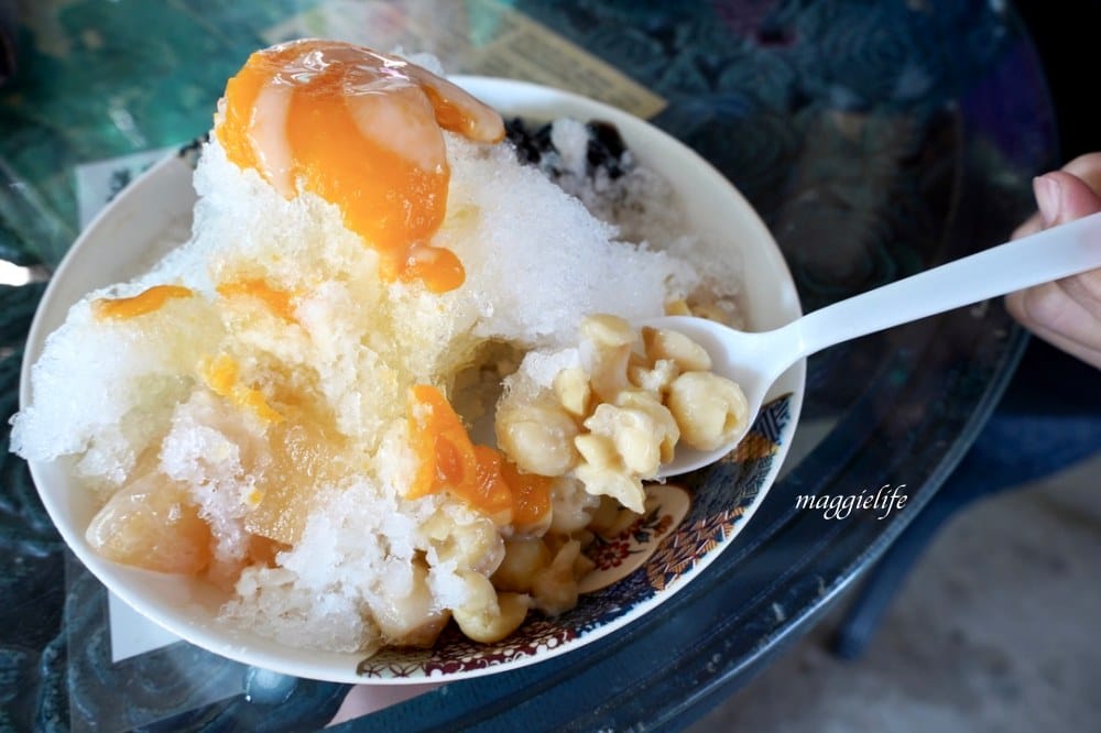 桃園觀音景點，蓮荷園休閒農場，賞蓮花坐大王蓮當拇指公主，盪鞦韆，搭小木船超多美拍場景，還可以吃蓮子冰！