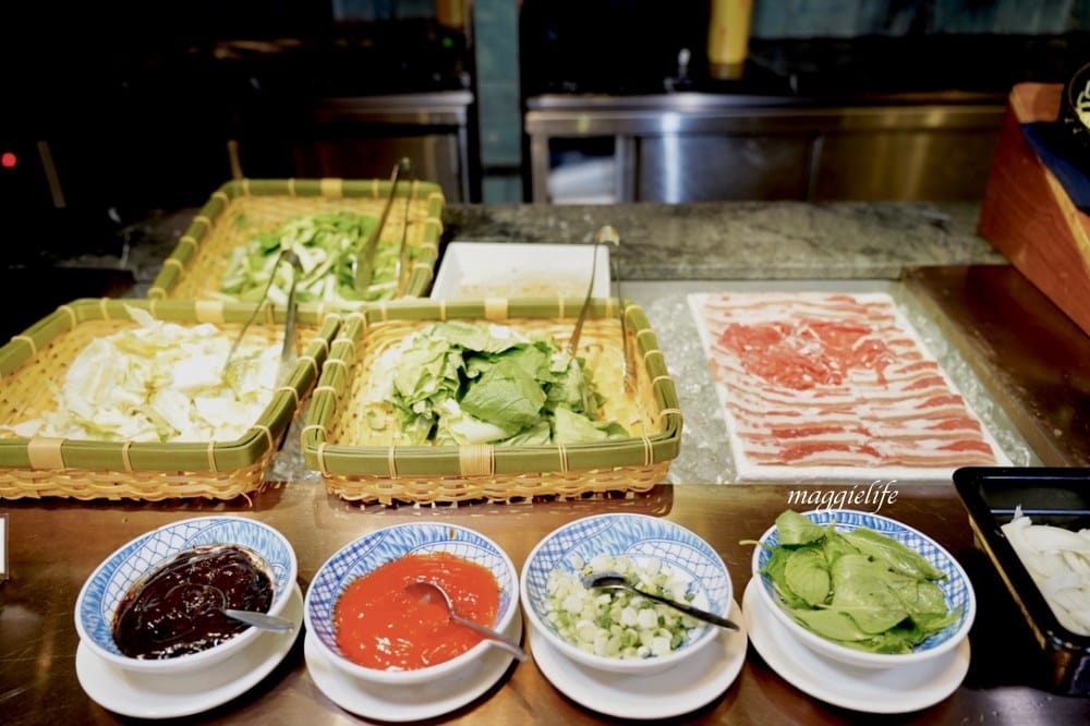台北飯店吃到飽｜茹曦酒店SUNNY BUFFET自助餐吃到飽，飯店千元吃到飽，螃蟹生魚片紅白酒啤酒喝到飽，原王朝酒店自助餐吃到飽，