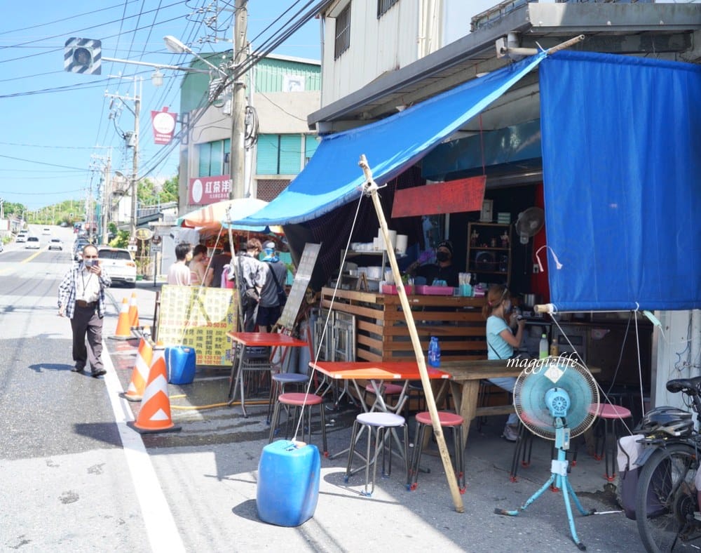 花蓮在地小吃推薦，花蓮豐濱711旁小吃店，台中清水筒仔米糕，小菜超級好吃！