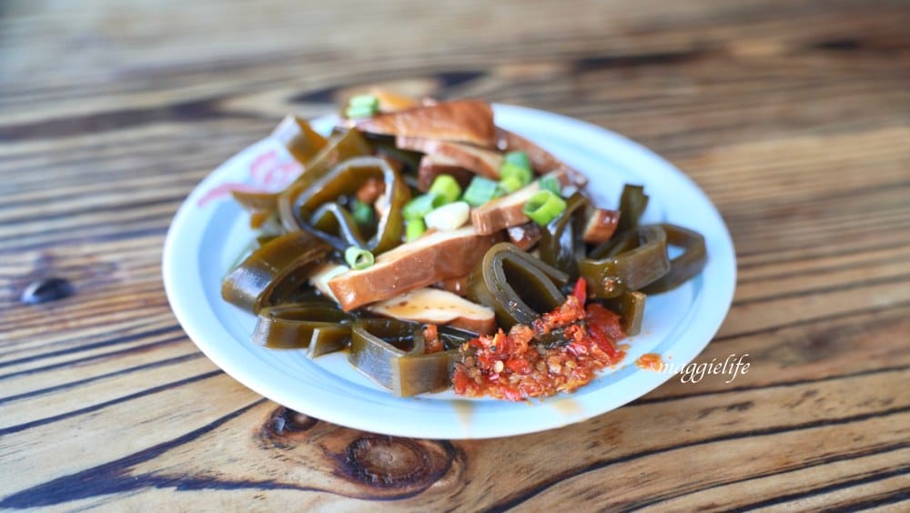 花蓮在地小吃推薦，花蓮豐濱711旁小吃店，台中清水筒仔米糕，小菜超級好吃！