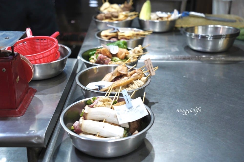 礁溪美食阿亮烤肉超誇張一定要等半小時以上，先電話去訂