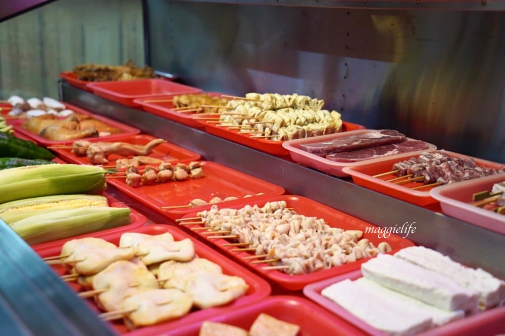 礁溪美食阿亮烤肉超誇張一定要等半小時以上，先電話去訂