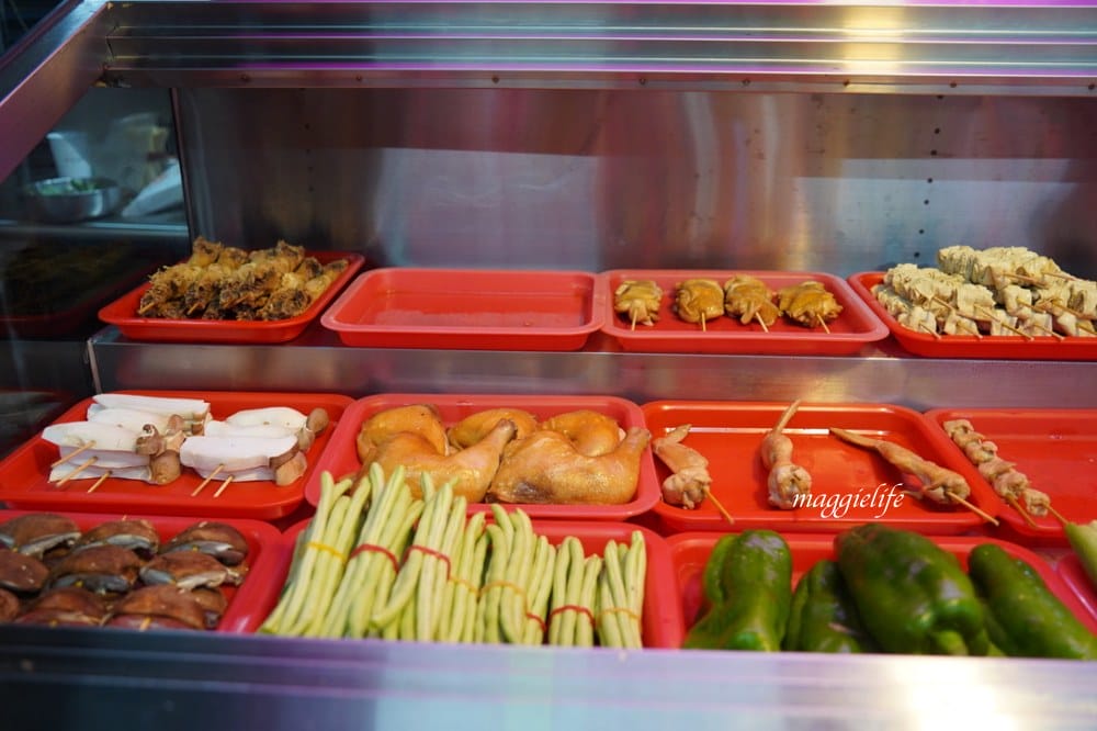 礁溪美食阿亮烤肉超誇張一定要等半小時以上，先電話去訂