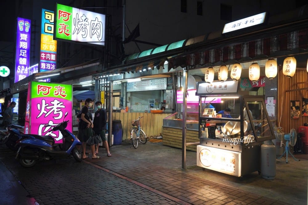 礁溪美食阿亮烤肉超誇張一定要等半小時以上，先電話去訂