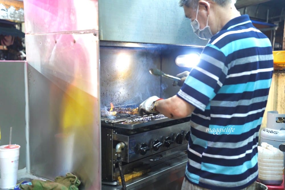 礁溪美食阿亮烤肉超誇張一定要等半小時以上，先電話去訂