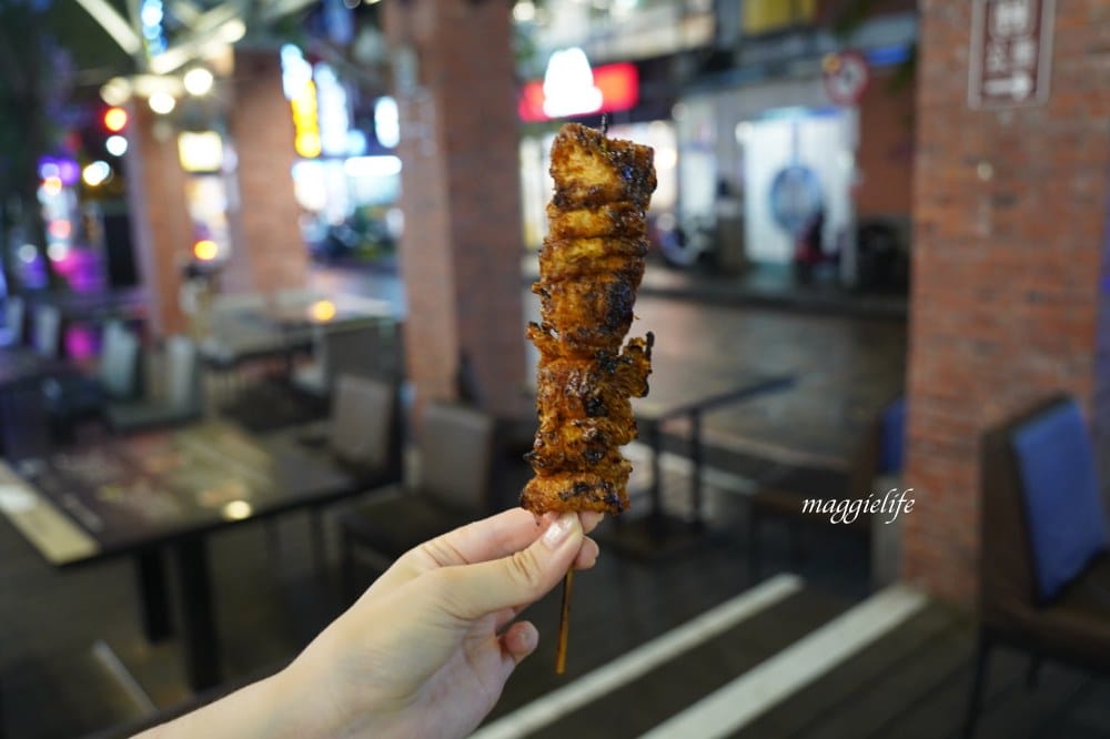 礁溪美食阿亮烤肉超誇張一定要等半小時以上，先電話去訂