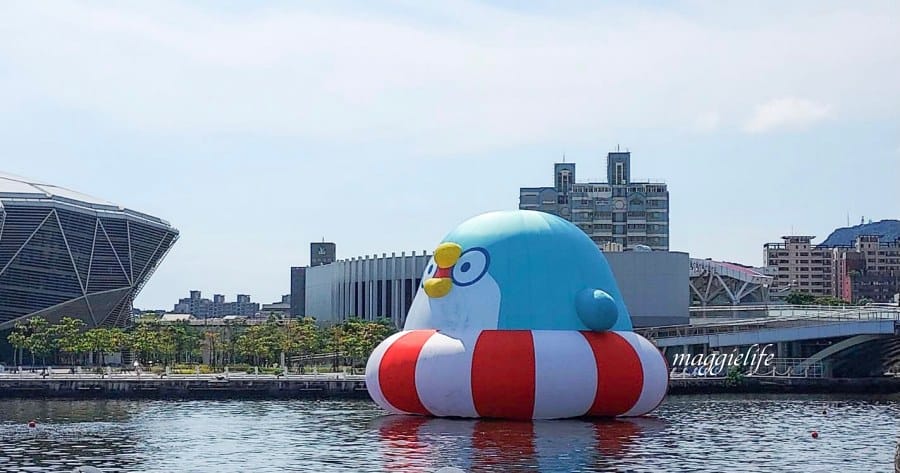 高雄新亮點|無所事事小海豹ㄇㄚˊ幾兔等超療癒人氣貼圖把高雄愛河變萌了！高雄文博會登場，把高雄變可愛了 想去高雄看小海豹本尊啊！