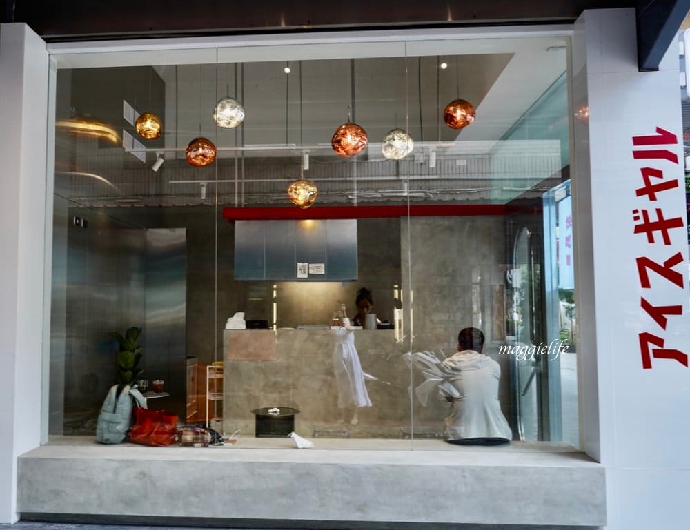 Ice Gyaru霜淇淋專門店台北古亭新開幕，全台首家燕麥奶霜淇淋，美國漫畫風IG打卡超夯！