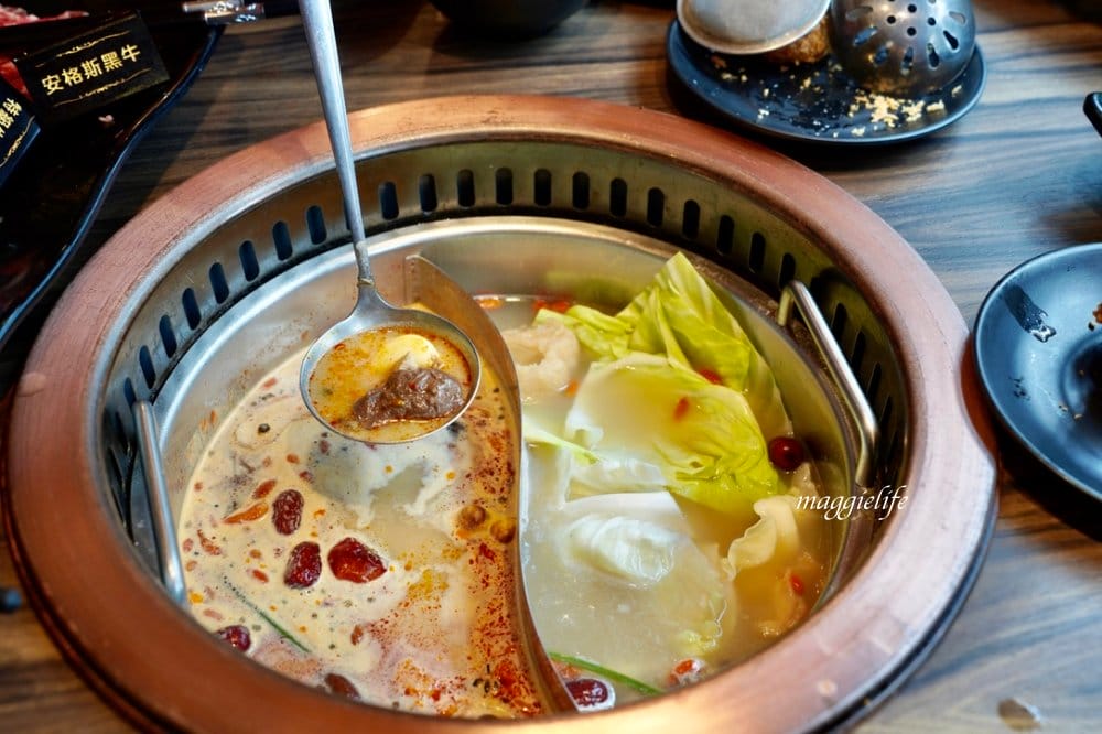 信義區美食|辛巴適麻辣鍋台北1號店,台北麻辣火鍋吃到飽,高檔黑毛和牛,天使紅蝦,哈根達斯,啤酒,吃到飽! - 第24張圖 信義區美食|辛巴適麻辣鍋台北1號店,台北麻辣火鍋吃到飽,高檔黑毛和牛,天使紅蝦,哈根達斯,啤酒,吃到飽!