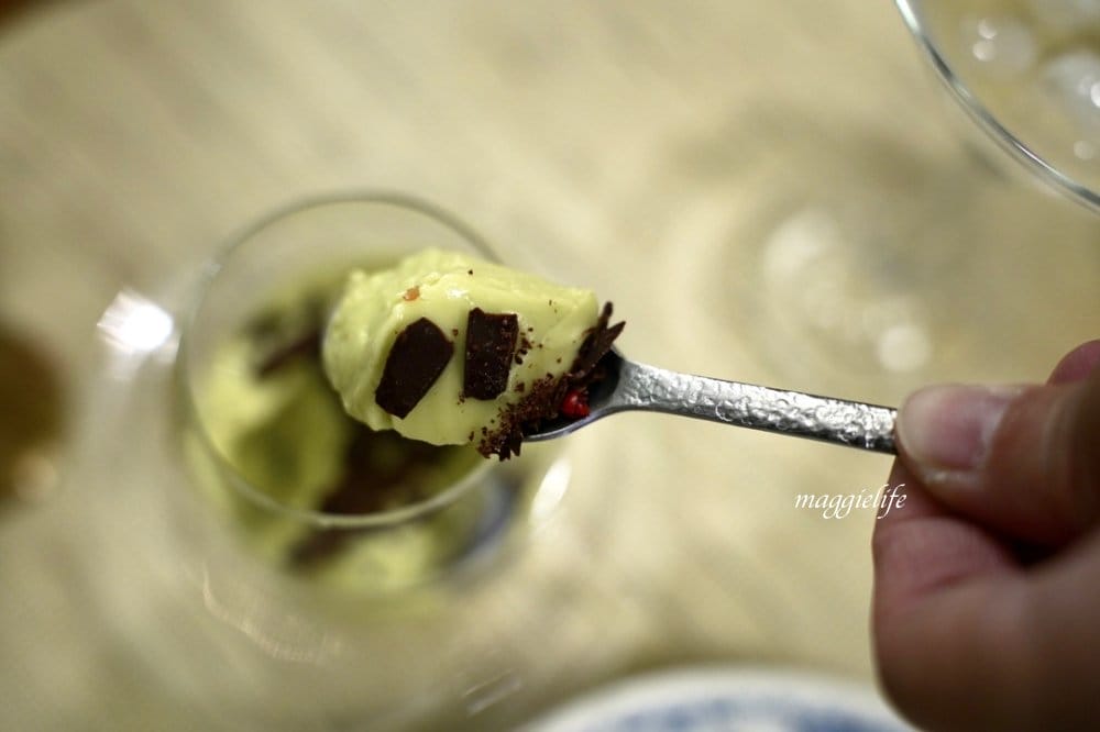 忠孝新生站|東東好生活，新開幕隱藏在巷弄之中的複合式咖啡廳，好物加上手作甜點好喝咖啡，酪梨布丁超好吃！