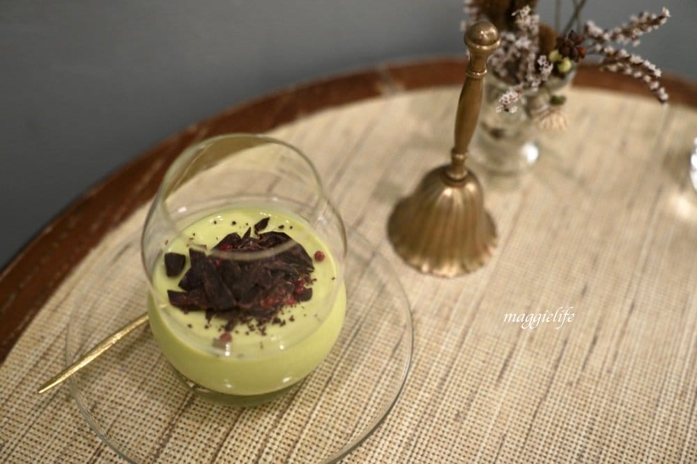 忠孝新生站|東東好生活，新開幕隱藏在巷弄之中的複合式咖啡廳，好物加上手作甜點好喝咖啡，酪梨布丁超好吃！