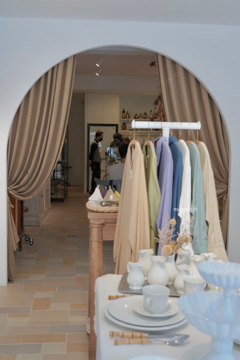 忠孝新生站|東東好生活，新開幕隱藏在巷弄之中的複合式咖啡廳，好物加上手作甜點好喝咖啡，酪梨布丁超好吃！