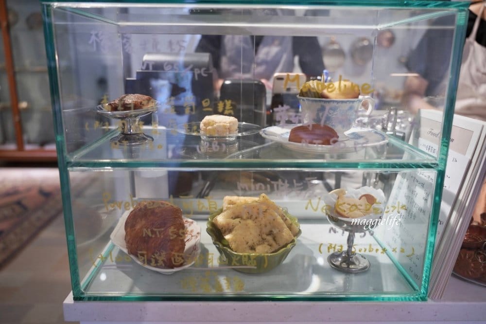 忠孝新生站|東東好生活，新開幕隱藏在巷弄之中的複合式咖啡廳，好物加上手作甜點好喝咖啡，酪梨布丁超好吃！