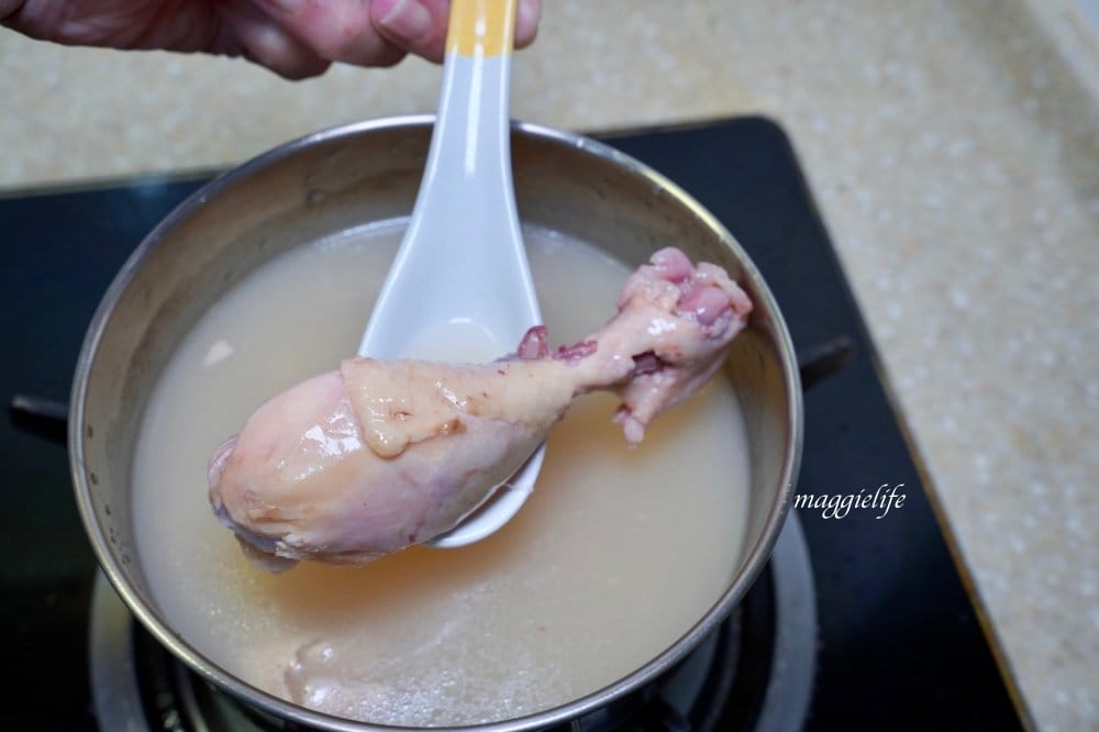 好市多最新上架商品|鮑魚雞腿麵，純正鮑魚，整隻雞腿，6分鐘上桌！麵條Q好吃，湯頭雞湯超濃郁！