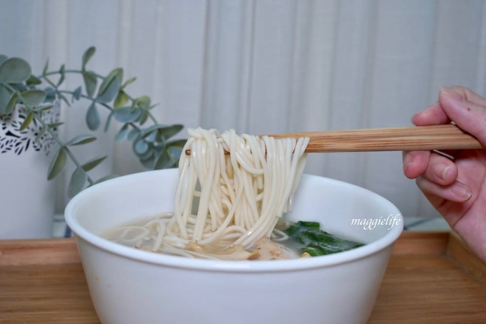 好市多最新上架商品|鮑魚雞腿麵，純正鮑魚，整隻雞腿，6分鐘上桌！麵條Q好吃，湯頭雞湯超濃郁！