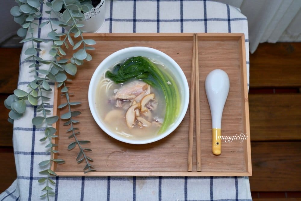 好市多最新上架商品|鮑魚雞腿麵，純正鮑魚，整隻雞腿，6分鐘上桌！麵條Q好吃，湯頭雞湯超濃郁！