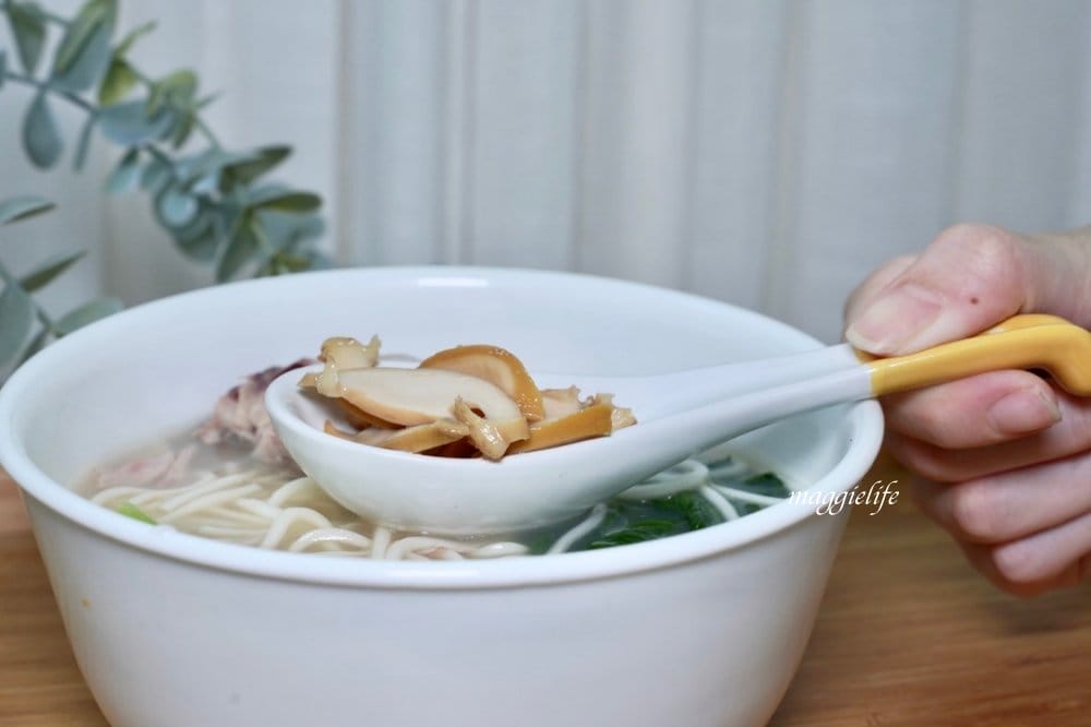 好市多最新上架商品|鮑魚雞腿麵，純正鮑魚，整隻雞腿，6分鐘上桌！麵條Q好吃，湯頭雞湯超濃郁！