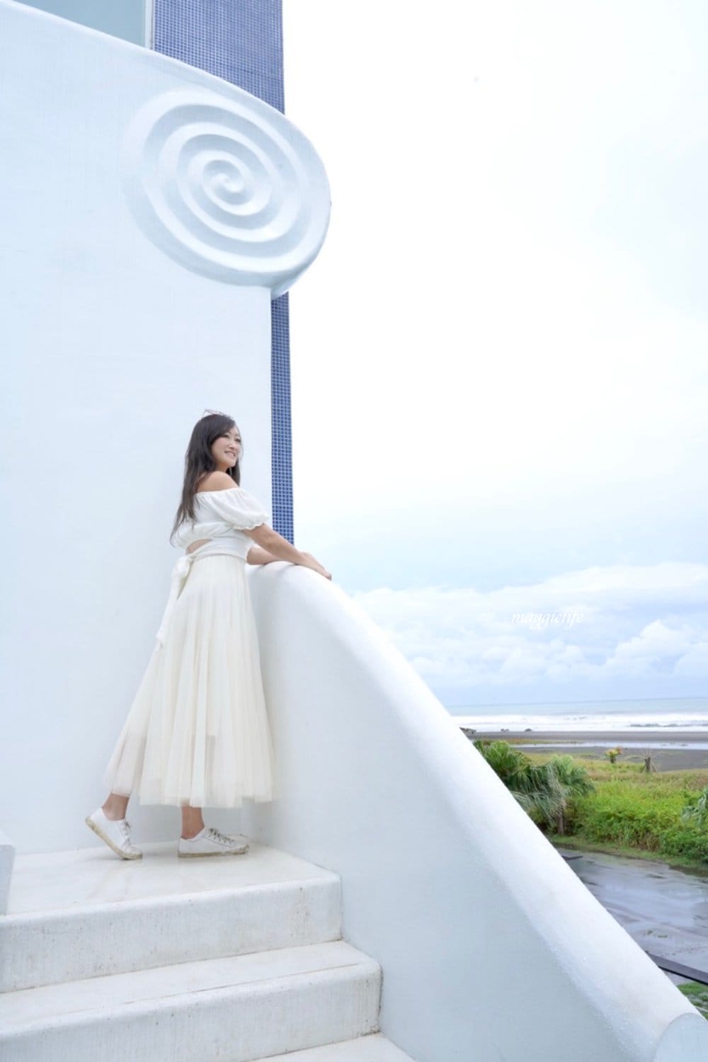 宜蘭頭城渲咖啡ShineCafe ，希臘風建築直接面對龜山島的海景咖啡廳