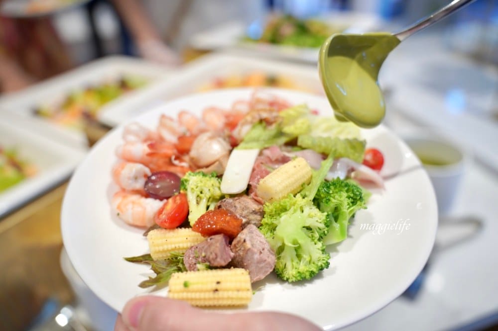 新北新莊吃到飽｜朵頤餐廳 Doricious，新莊凱悅嘉軒酒店一樓餐廳，早午餐自助buffet吃到飽，活龍蝦|牛排｜豬肋排（有Vlog影片介紹）