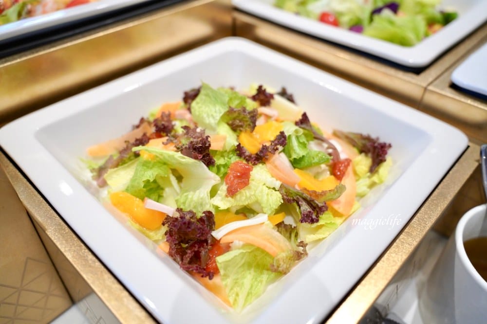 新北新莊吃到飽｜朵頤餐廳 Doricious，新莊凱悅嘉軒酒店一樓餐廳，早午餐自助buffet吃到飽，活龍蝦|牛排｜豬肋排（有Vlog影片介紹）