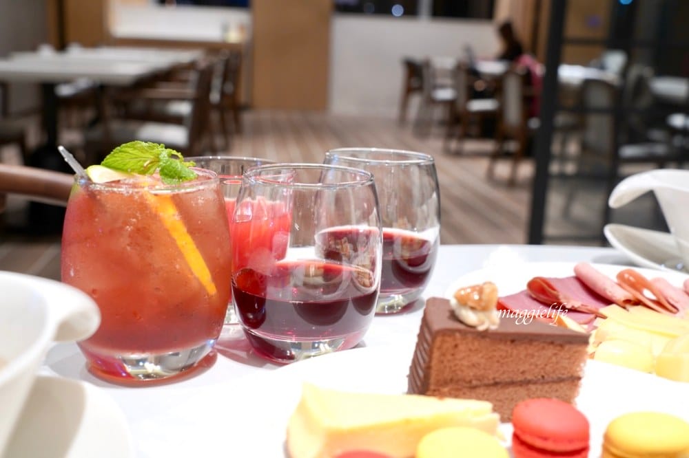 新北新莊吃到飽｜朵頤餐廳 Doricious，新莊凱悅嘉軒酒店一樓餐廳，早午餐自助buffet吃到飽，活龍蝦|牛排｜豬肋排（有Vlog影片介紹）