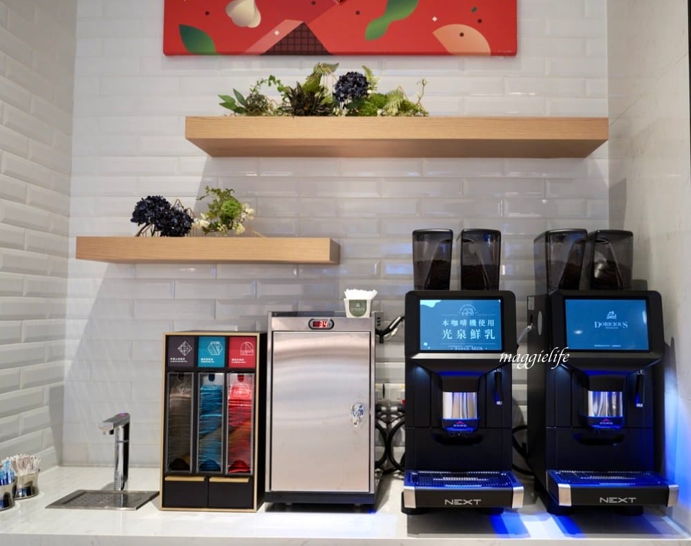 新北新莊吃到飽｜朵頤餐廳 Doricious，新莊凱悅嘉軒酒店一樓餐廳，早午餐自助buffet吃到飽，活龍蝦|牛排｜豬肋排（有Vlog影片介紹）