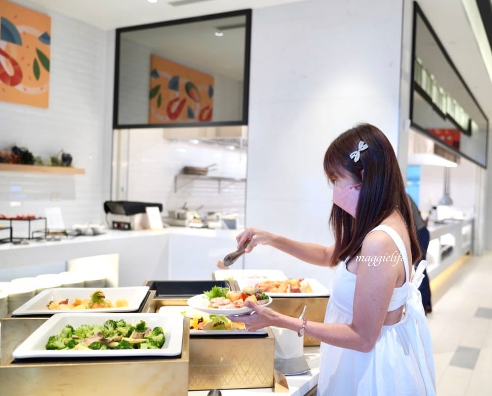 新北新莊吃到飽｜朵頤餐廳 Doricious，新莊凱悅嘉軒酒店一樓餐廳，早午餐自助buffet吃到飽，活龍蝦|牛排｜豬肋排（有Vlog影片介紹）