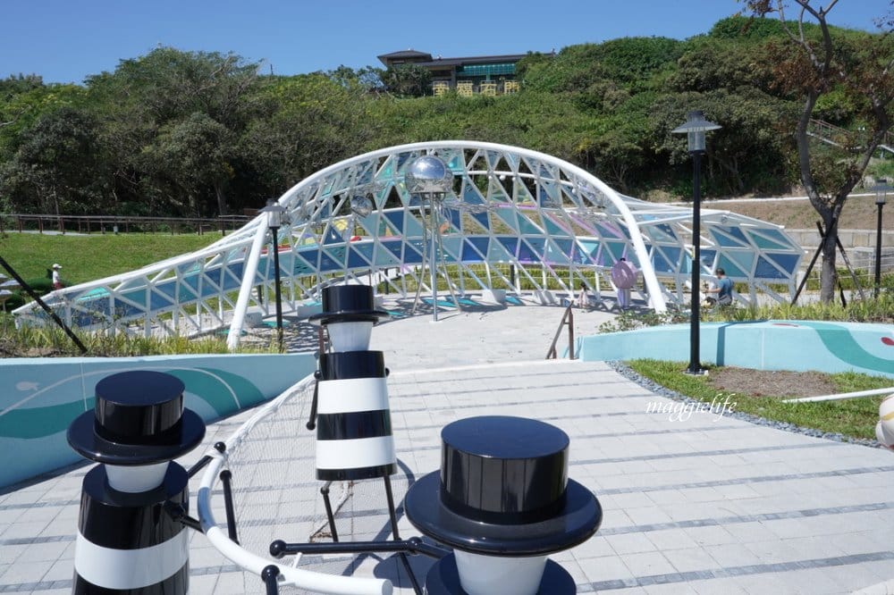 新北石門新景點|石門幸福雙心公園,石門幸福步道,海豚,燈塔人,互動式體驗,白天晚上都美,北海岸親子|約會新IG打卡景點! - 第4張圖 新北石門新景點|石門幸福雙心公園,石門幸福步道,海豚,燈塔人,互動式體驗,白天晚上都美,北海岸親子|約會新IG打卡景點!