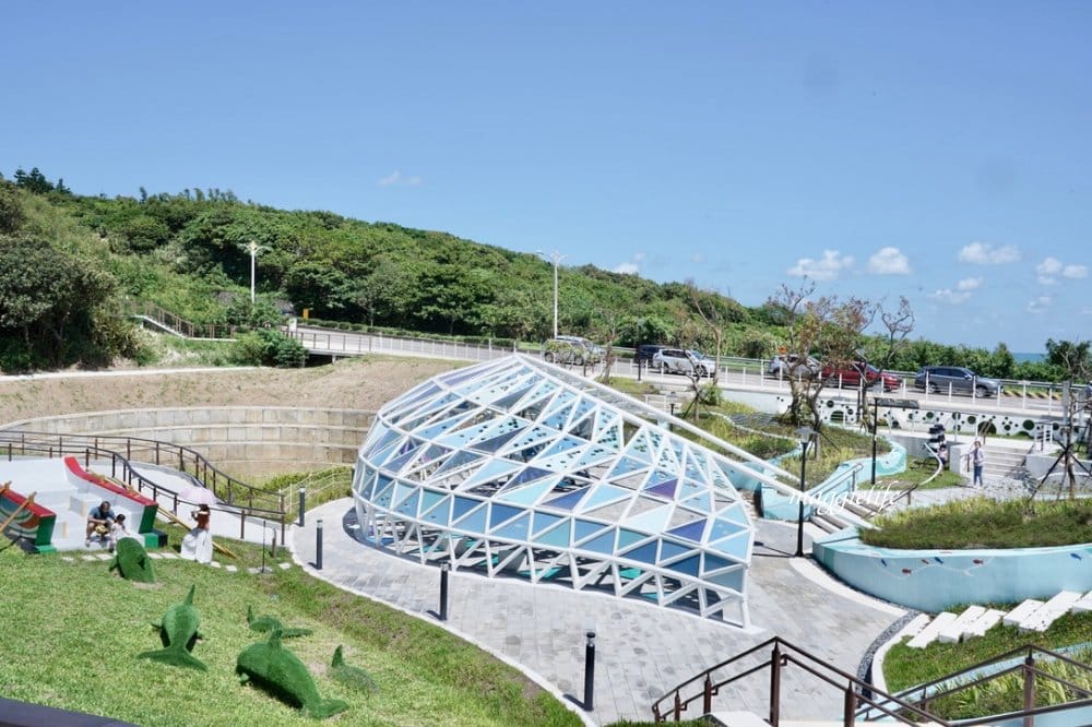 新北石門新景點|石門幸福雙心公園,石門幸福步道,海豚,燈塔人,互動式體驗,白天晚上都美,北海岸親子|約會新IG打卡景點! - 第14張圖 新北石門新景點|石門幸福雙心公園,石門幸福步道,海豚,燈塔人,互動式體驗,白天晚上都美,北海岸親子|約會新IG打卡景點!
