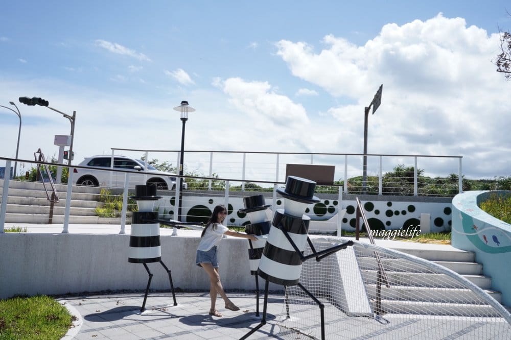 新北石門新景點|石門幸福雙心公園，石門幸福步道，海豚，燈塔人，互動式體驗，白天晚上都美，北海岸親子｜約會新IG打卡景點！ @瑪姬幸福過日子